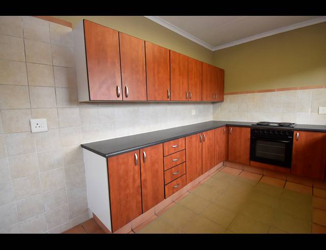 3 BEDROOM TOWNHOUSE FOR SALE IN NOORDHANG